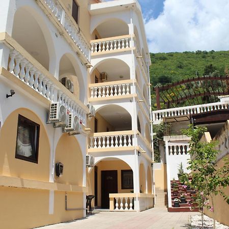 Apartmani Lime Petrovac Exteriér fotografie