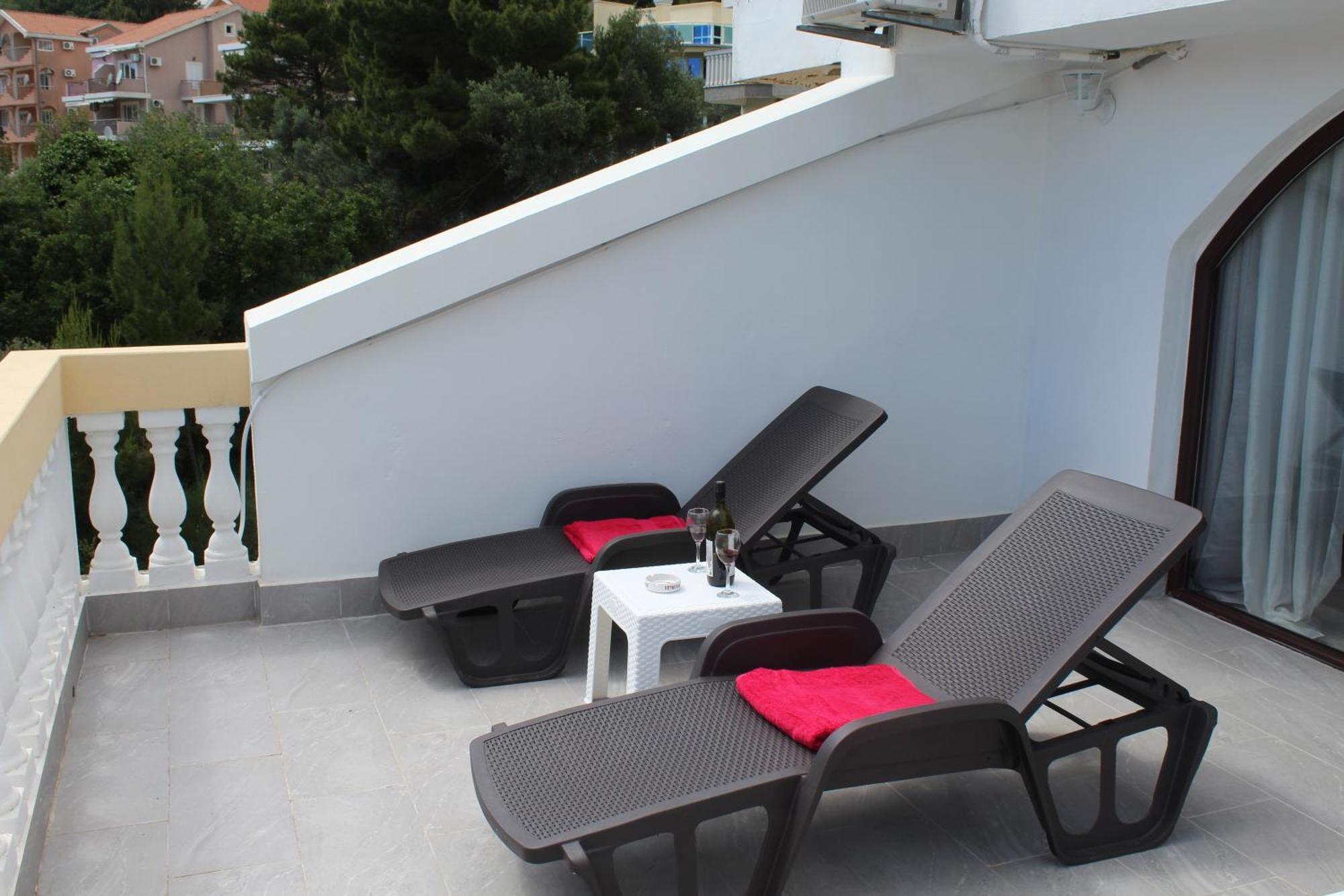 Apartmani Lime Petrovac Exteriér fotografie